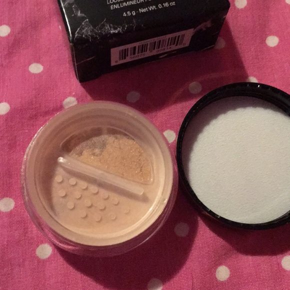 Glow Powder Highlighter - Picture 3 of 4